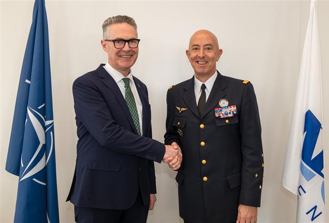 Supreme Allied Commander Transformation visits NCI Agency